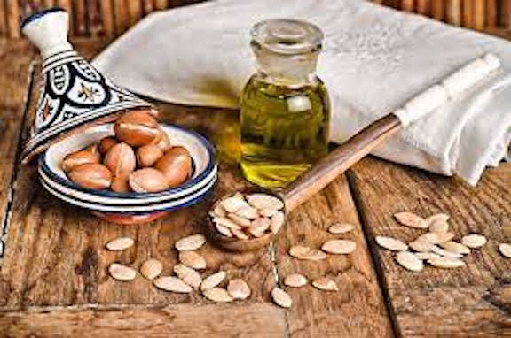 Le Maroc a décidé de restreindre l’exportation d’huile d’argan. Une bonne décision enfin.